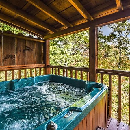 View! Cozy, Private, Fireplace, Hot Tub Log Cabin, Honeymoon! Sevierville Exteriör bild