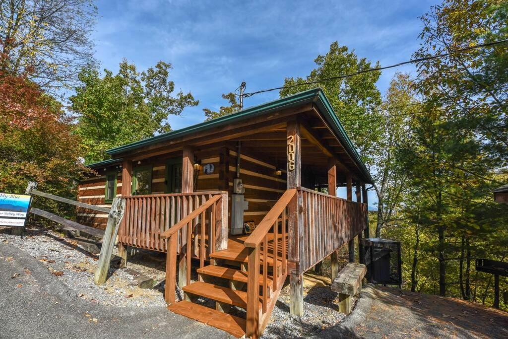 View! Cozy, Private, Fireplace, Hot Tub Log Cabin, Honeymoon! Sevierville Exteriör bild