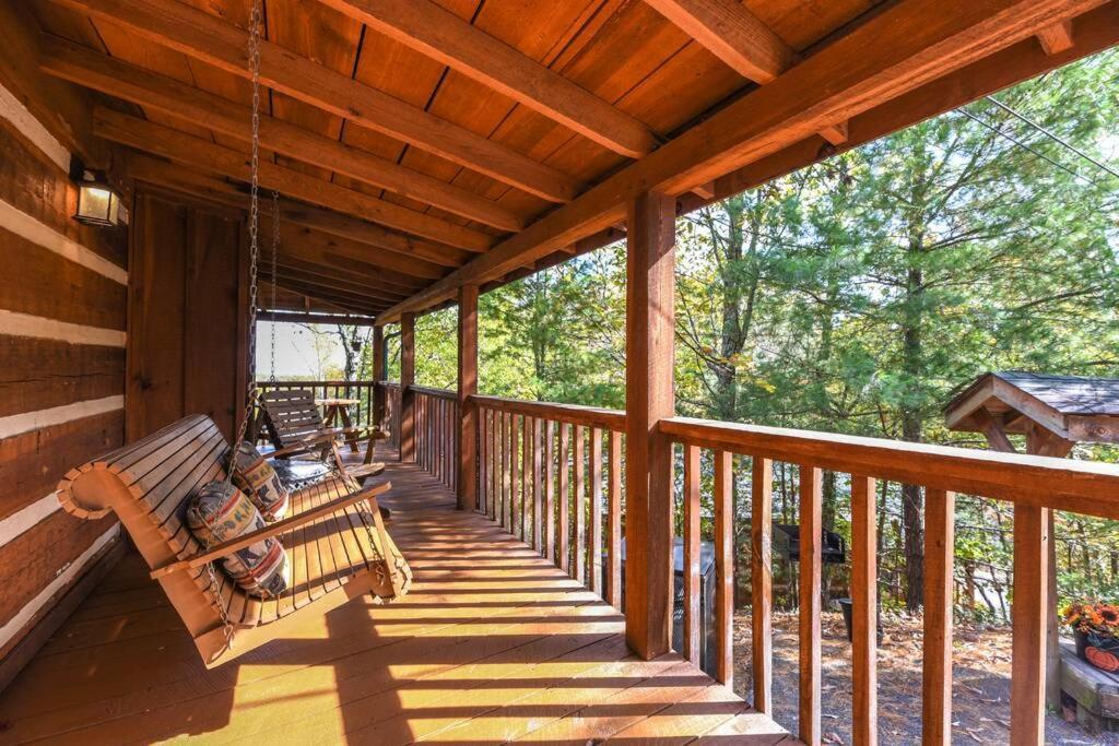 View! Cozy, Private, Fireplace, Hot Tub Log Cabin, Honeymoon! Sevierville Exteriör bild