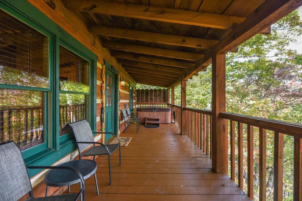 View! Cozy, Private, Fireplace, Hot Tub Log Cabin, Honeymoon! Sevierville Exteriör bild