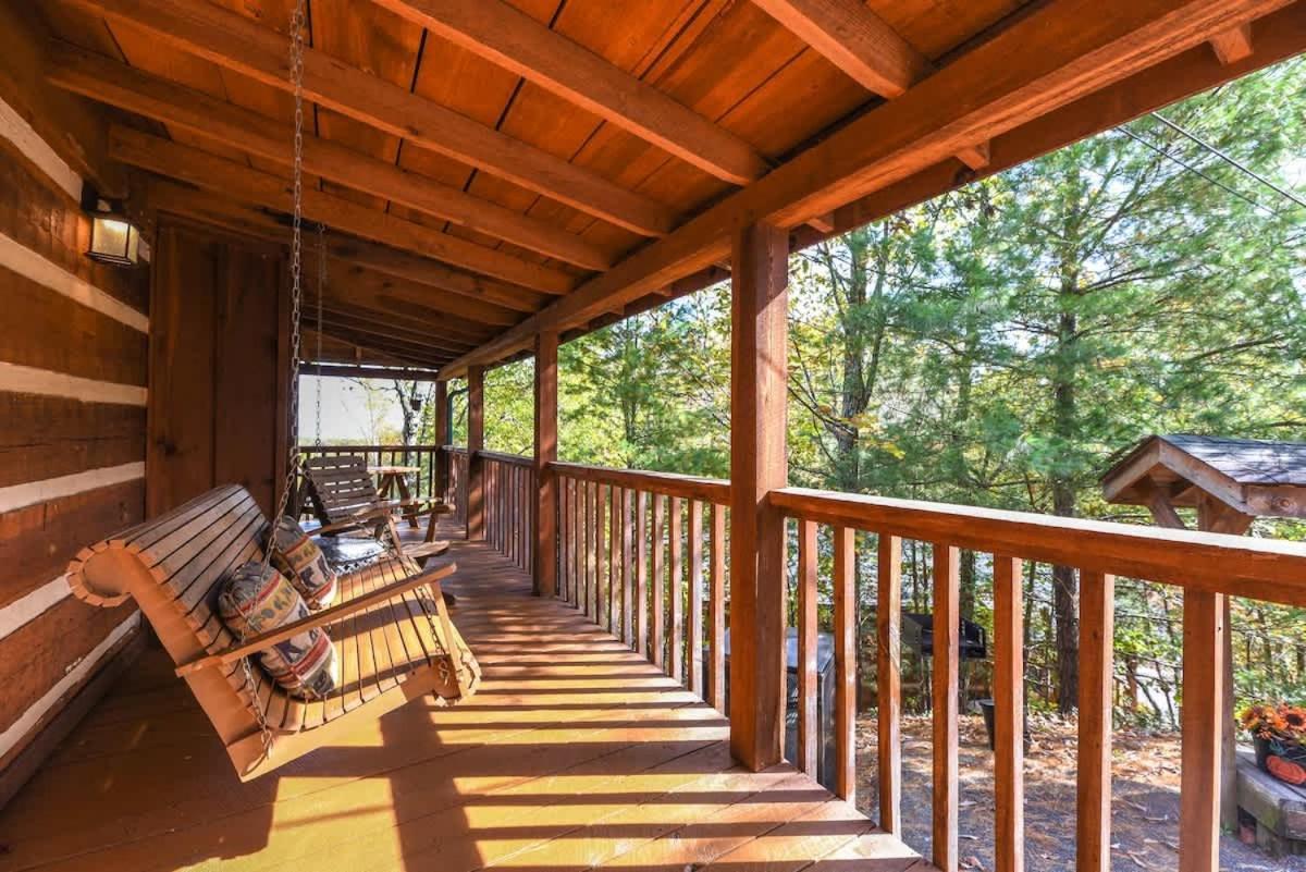 View! Cozy, Private, Fireplace, Hot Tub Log Cabin, Honeymoon! Sevierville Exteriör bild