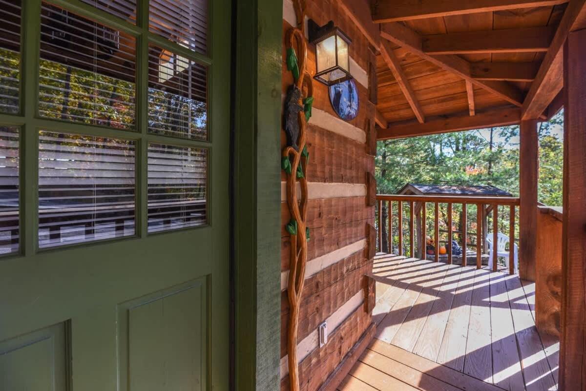 View! Cozy, Private, Fireplace, Hot Tub Log Cabin, Honeymoon! Sevierville Exteriör bild