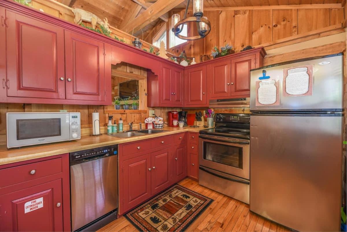 View! Cozy, Private, Fireplace, Hot Tub Log Cabin, Honeymoon! Sevierville Exteriör bild