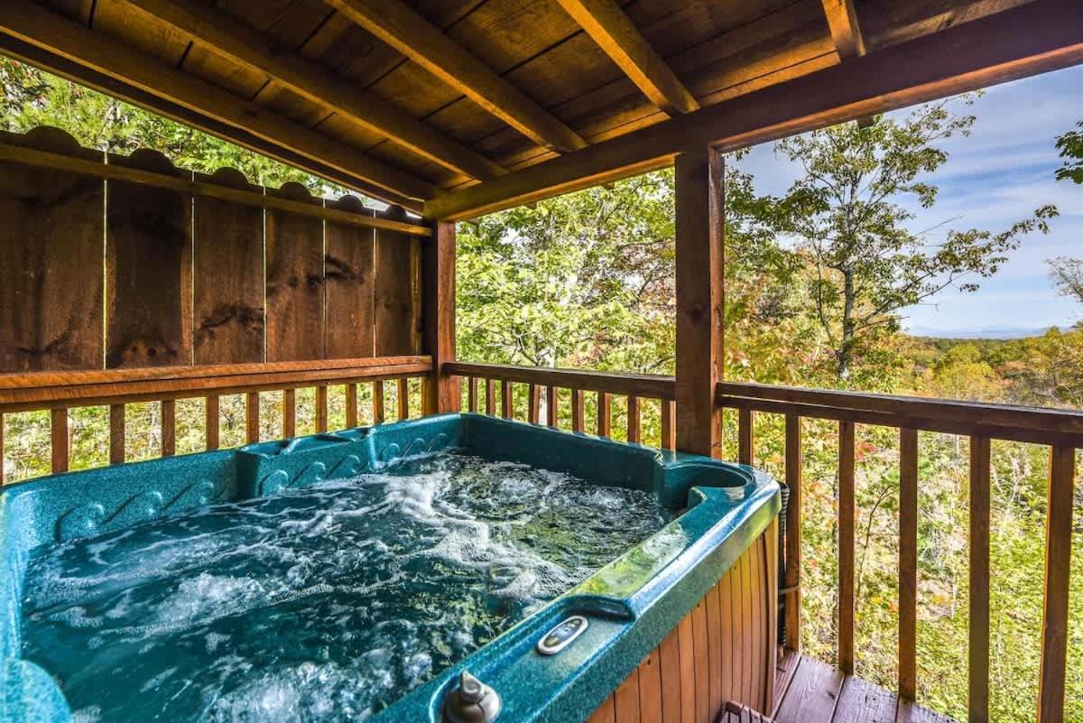 View! Cozy, Private, Fireplace, Hot Tub Log Cabin, Honeymoon! Sevierville Exteriör bild