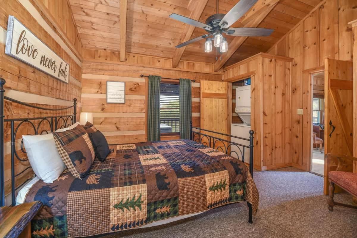 View! Cozy, Private, Fireplace, Hot Tub Log Cabin, Honeymoon! Sevierville Exteriör bild
