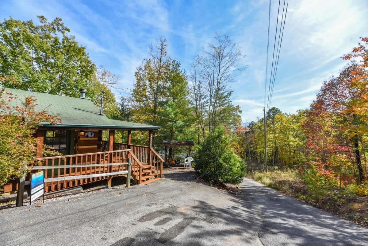 View! Cozy, Private, Fireplace, Hot Tub Log Cabin, Honeymoon! Sevierville Exteriör bild