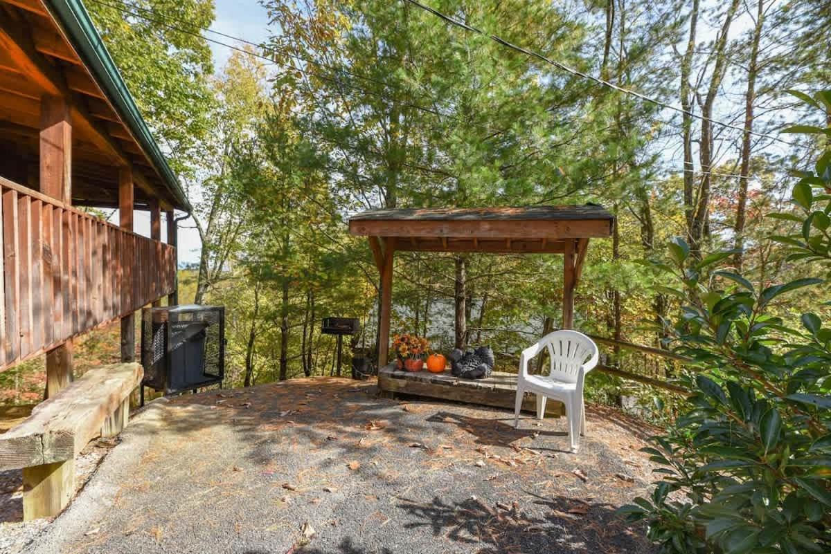 View! Cozy, Private, Fireplace, Hot Tub Log Cabin, Honeymoon! Sevierville Exteriör bild
